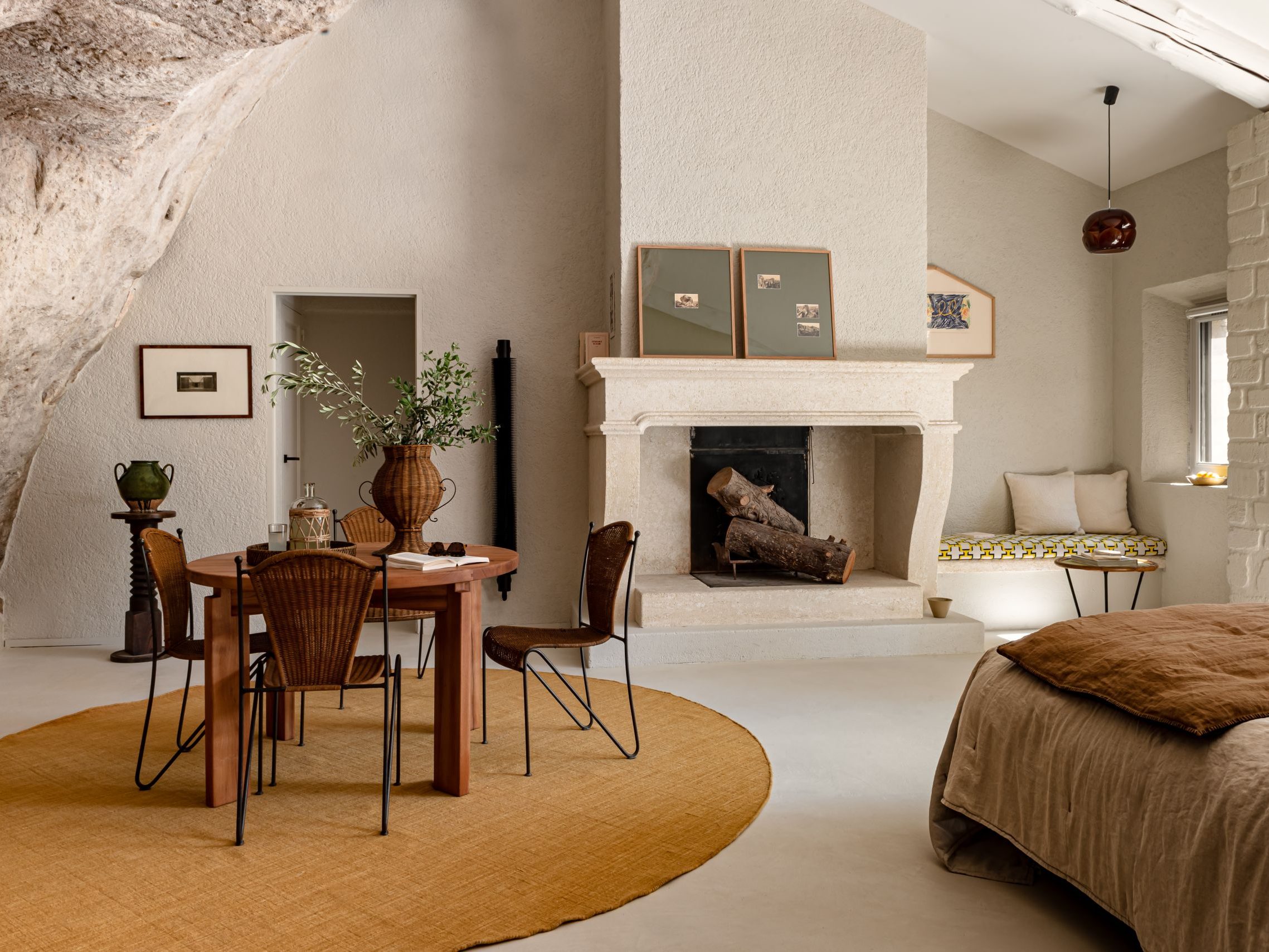 Descubre los destinos y hoteles de estilo mediterráneo más exclusivos. Encantadoras casas rurales, hoteles de lujo, boutique B&B o villas privadas con vistas impresionantes, nuestra lista cuidadosamente seleccionada ofrece a los viajeros la oportunidad de sumergirse en el encanto y la belleza de la región mediterránea para crear unos recuerdos inolvidables. 